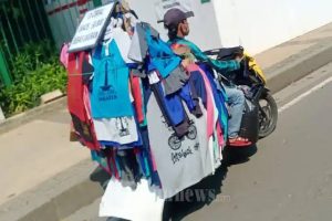 Read more about the article Ceruk Pasar, Rezeki, dan Keteguhan Ikhtiar, Pelajaran Sunyi dari Pedagang Baju Keliling