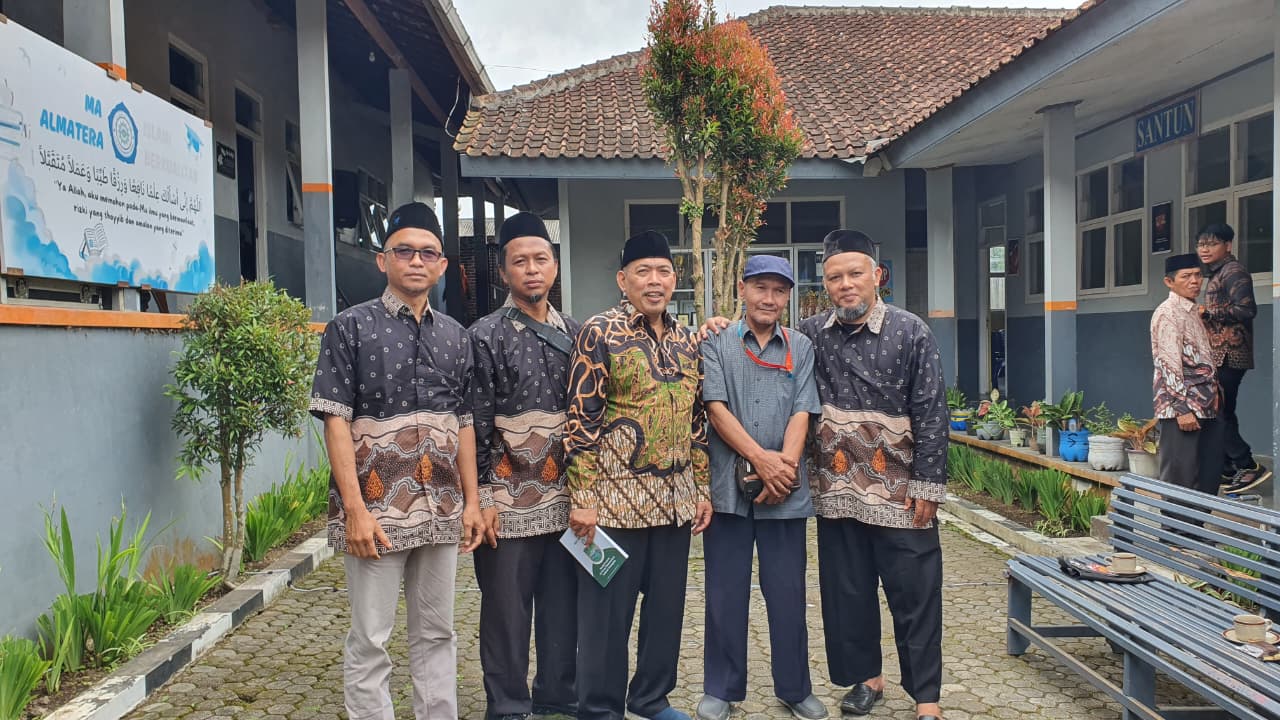 You are currently viewing Integrasi Turats dan Ilmu Modern: Jalan PesantrenMu Jawa Tengah Menuju Islam Berkemajuan