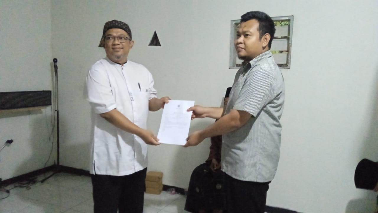 You are currently viewing Penyerahan Berita Acara Pembentukan PRM Kediri: Peneguhan Amanah Dakwah dan Legalitas Organisasi