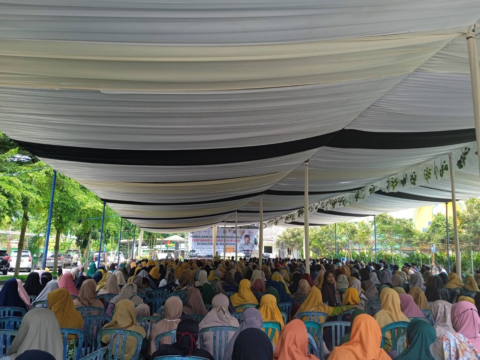 You are currently viewing Ribuan Jamaah Ikuti Pengajian dan Peresmian Poliklinik Eksekutif Ar-Raudhah di RSUMSA Bumiayu